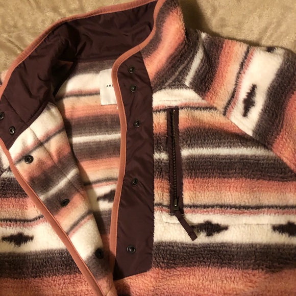 American Eagle Aztec style jacket - Picture 4 of 6